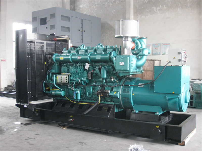 金湾200KW 柴油发电机的油耗是多少？