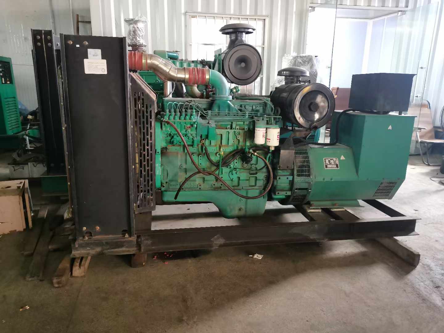 金湾发电机租赁如何确定电缆的承载电流是否在安全范围内？