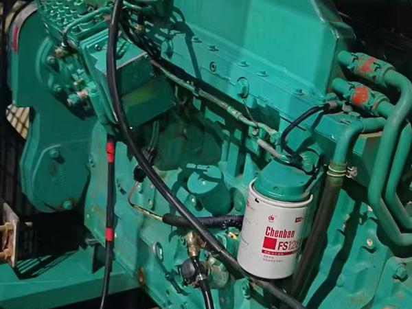 金湾如何确定新的发电机组控制系统是否与原系统兼容？