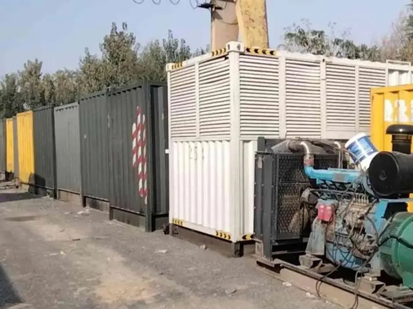 金湾200KW柴油发电机机组每小时油耗是多少？